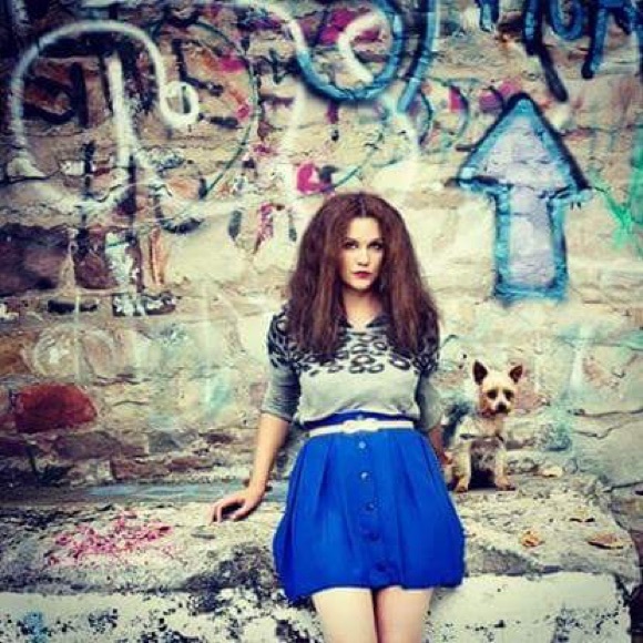 Meet your Posher, Nika - Picture 1 of 3